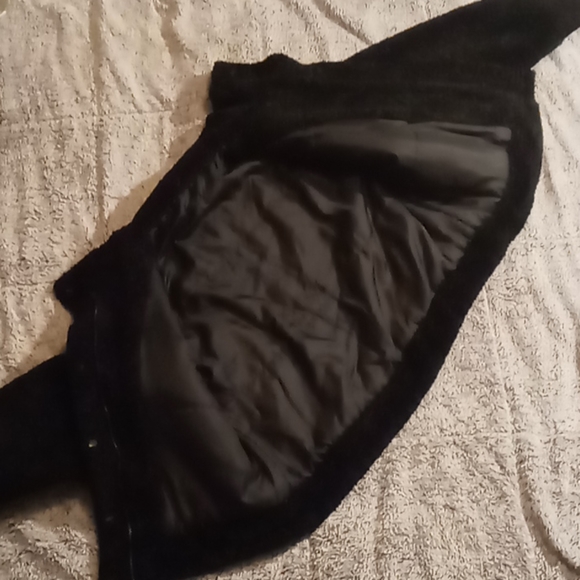 Black Fuzzy Coat, women's small. - Picture 6 of 9